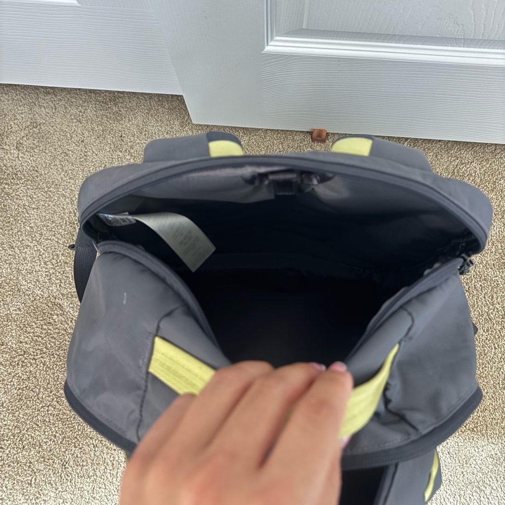Patagonia Refugio Daypack 26L - Gray - Picture 8 of 9